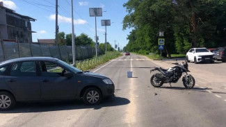 Под Воронежем 22-летний мотоциклист выехал на встречку и врезался в «Ладу»