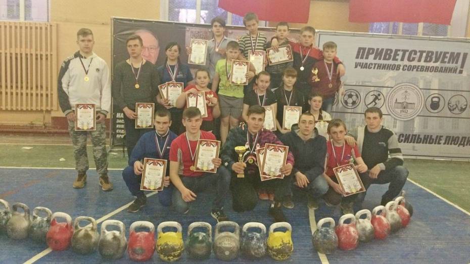 Богучарские гиревики взяли 5 первых мест в областных соревнованиях