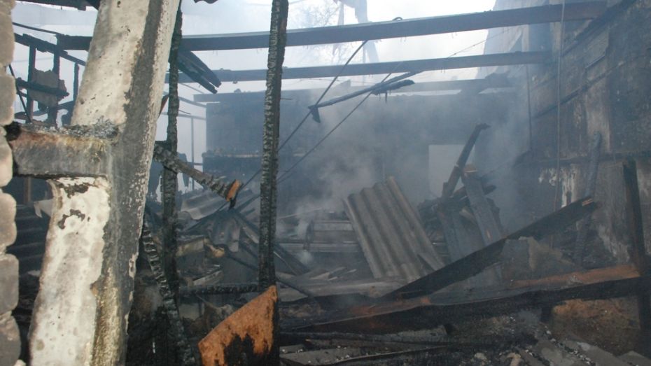В Кантемировке сгорел крытый рынок