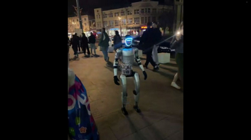 В центре Воронежа 16 сентября гулял робот