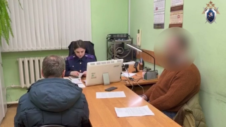 В Воронеже силовики задержали мужчину, избившего подростка в Романовском сквере