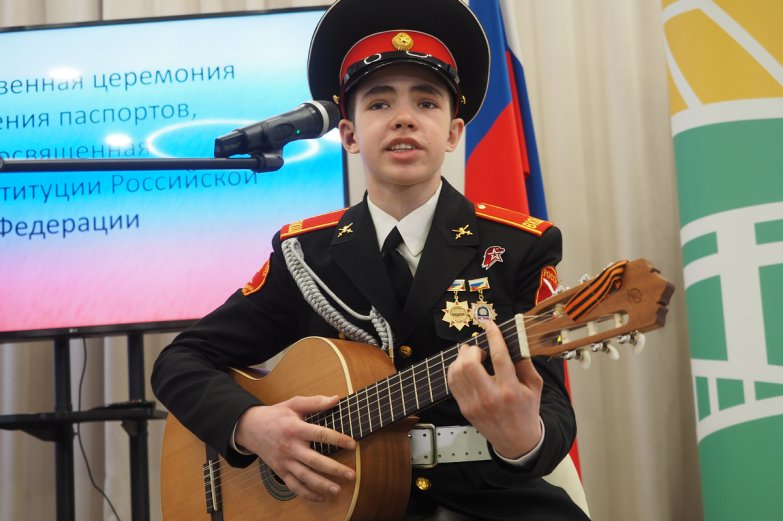 Вручение паспортов в Общественной палате Воронежской области