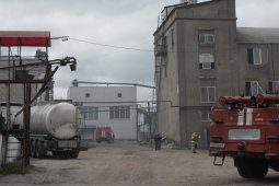 Отлетевшая искра стала причиной пожара на маслозаводе в Воронежской области