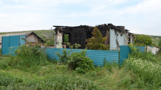 В Калачеевском районе мужчина попытался вынести документы из горящего дома и погиб