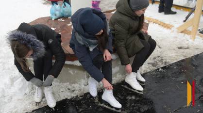 В Воронеже на Адмиралтейской площади открылся каток
