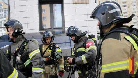 В центре Воронежа прошли пожарно-тактические учения: фоторепортаж
