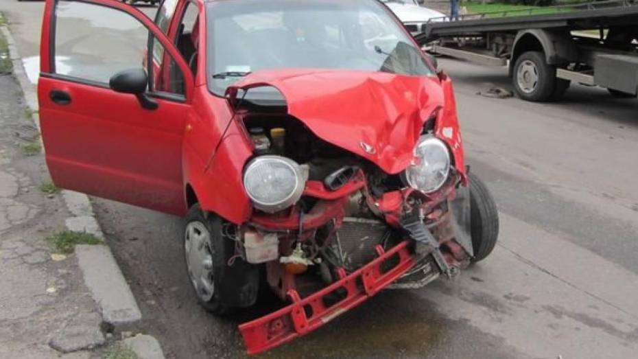 Автоледи пострадала при столкновении с полицейской машиной в Воронежской области