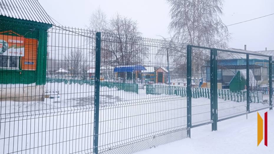 В двух детских садах Терновского района установили новое ограждение