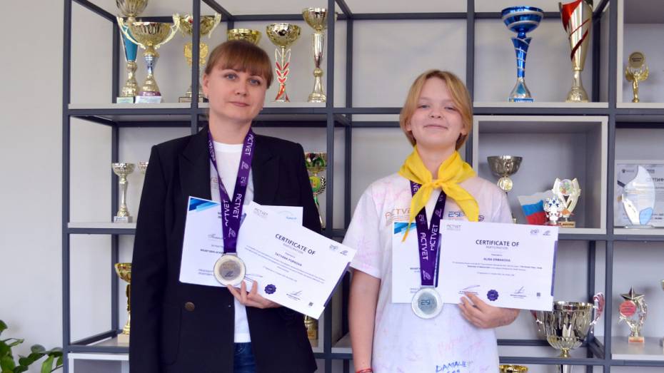 Работу рамонских лицеистов отметили в числе лучших на международной выставке в Абу-Даби