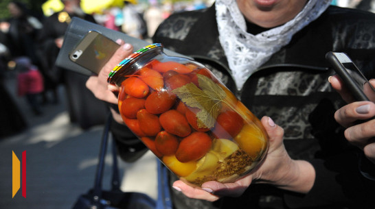 Мошенники украли у воронежской пенсионерки 1,1 млн рублей и баночку солений