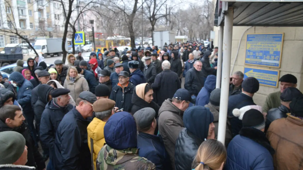 Подорожание справок в 5 раз спровоцировало столпотворение у наркодиспансера  в Воронеже