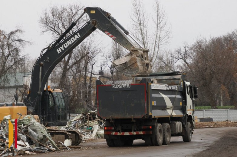 В Воронеже при демонтаже Центрального стадиона профсоюзов вывезли уже более 10 тыс тонн строительного мусора