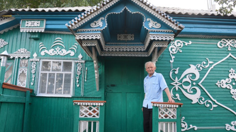 Поворинец Николай Селезнев за 57 лет изготовил более 100 резных деревянных изделий