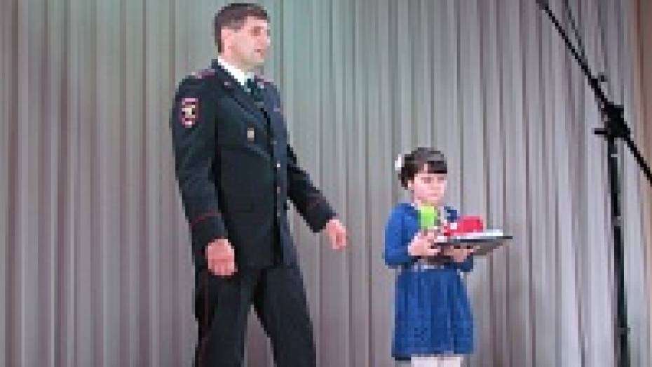 Нижнедевицкая  школьница победила в областном конкурсе «Мои родители служат в полиции»