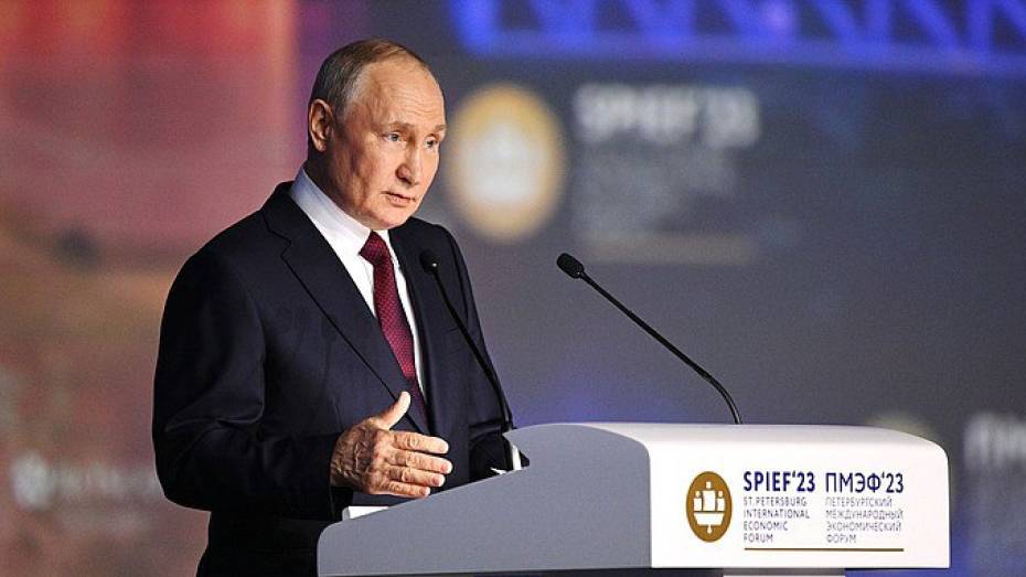 Владимир Путин: товарный экспорт РФ за 2022 год составил рекордные 592 млрд долларов