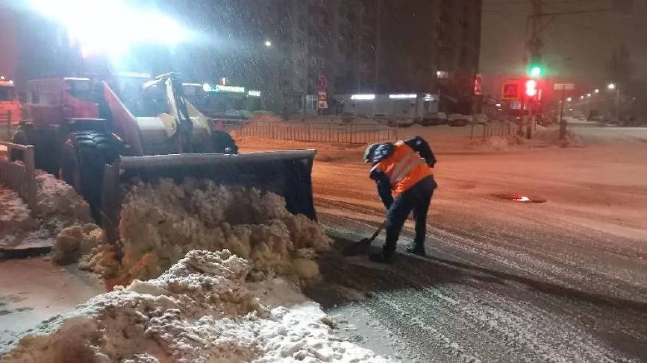 В ночь на 16 февраля из Воронежа вывезли почти 5 тыс кубометров снега