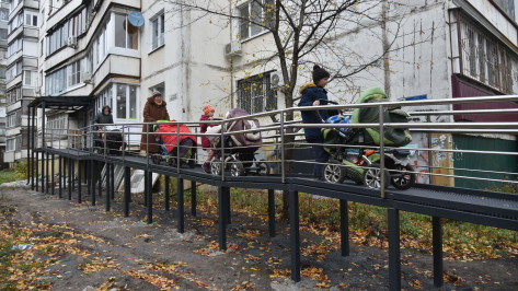 Как работает «Доступная среда». Воронежская семья получила пандус для детей с ограниченными возможностями
