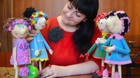 Жительница Семилук сшила куклу с внешностью Валерия Леонтьева 