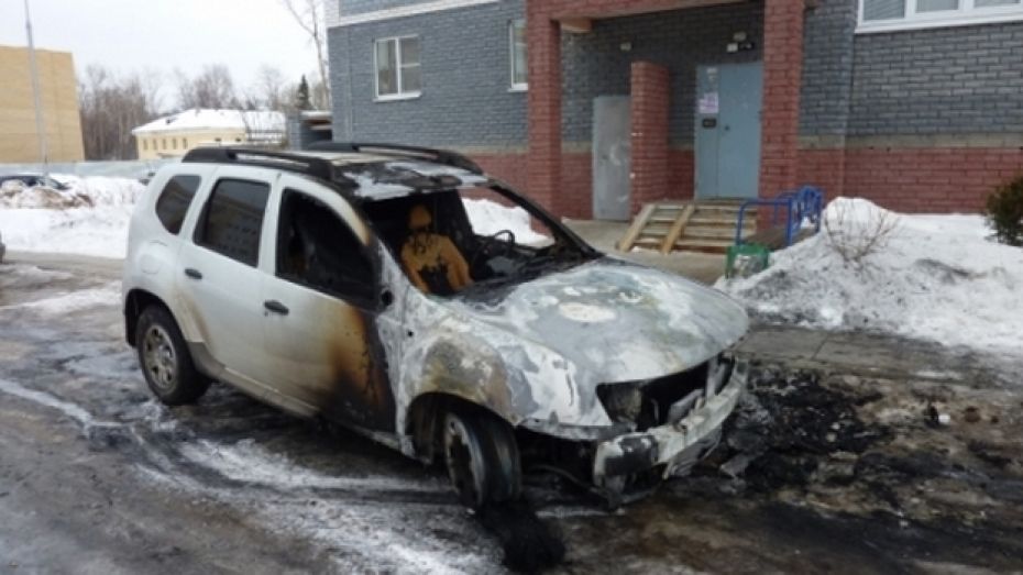 В Коминтерновском районе загорелся автомобиль