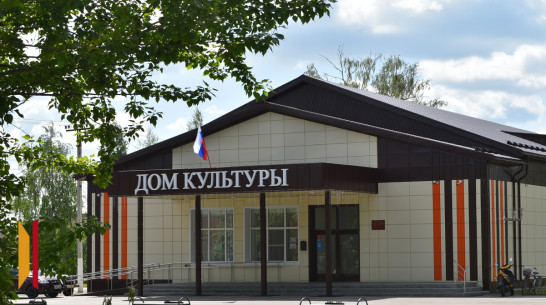 Грибановцев с детьми пригласили на премьеру спектакля по сказке «Аленький цветочек»