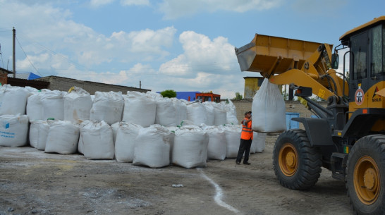 Нижнедевицкие дорожники запаслись солью