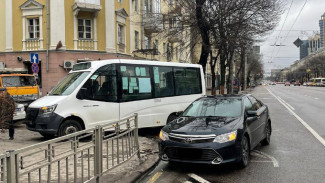 В Воронеже две пассажирки автобуса пострадали в результате резкого торможения