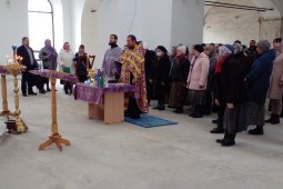 В Калачеевском Успенском храме отслужили первый за 94 года молебен