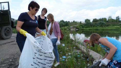 На берегу Дона в Семилуках собрали «КамАЗ» мусора