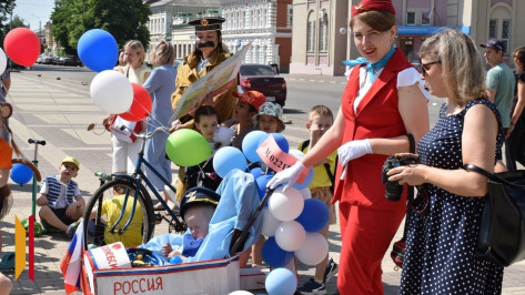 Борисоглебцев пригласили на парад колясок «Многонациональная Россия: национальный колорит на колесах»