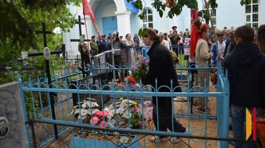 Памятник сыну полка Ивану Гунькину открыли в верхнехавском селе Углянец