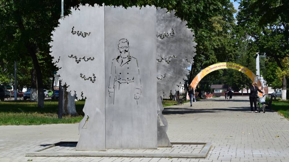 В Борисоглебске установили памятник ученому-лесоводу Григорию Корнаковскому