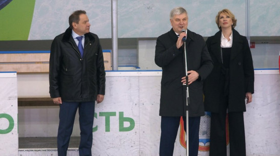 Воронежский губернатор принял участие в открытии масштабного любительского турнира по хоккею
