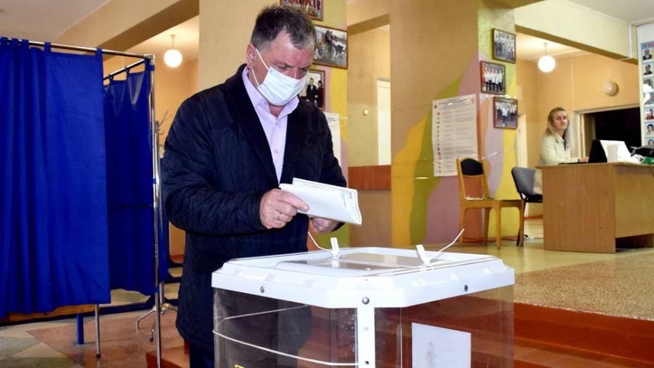 На выборах в Госдуму РФ проголосовал глава администрации Калачеевского района