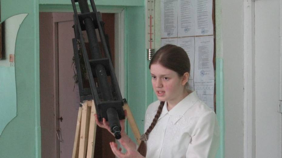 Школьница из Новохоперска собрала телескоп из подручных деталей