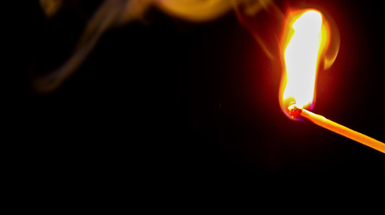 Суд оставил в СИЗО воронежца, облившего бензином и поджегшего бывшую жену