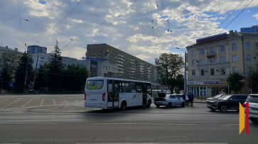 В Воронеже у «Галереи Чижова» утром 12 августа автобус №35 попал в ДТП
