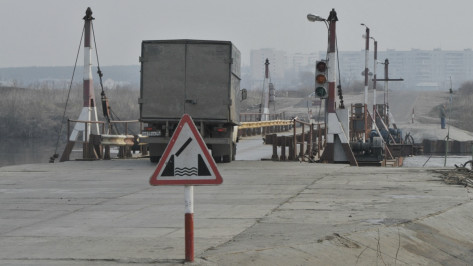 Из-за паводка под Воронежем разобрали понтонный мост