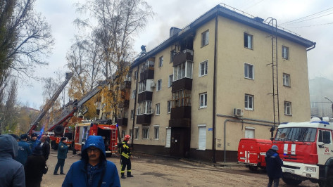 Из загоревшегося дома в Воронеже эвакуировали 50 жильцов
