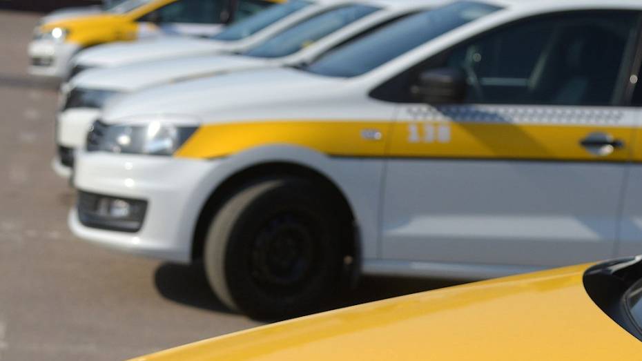 «Засыпавший» за рулем таксист умер от инсульта в Воронеже