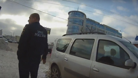 Воронежский активист обвинил сотрудников МЧС в повреждении его автомобиля