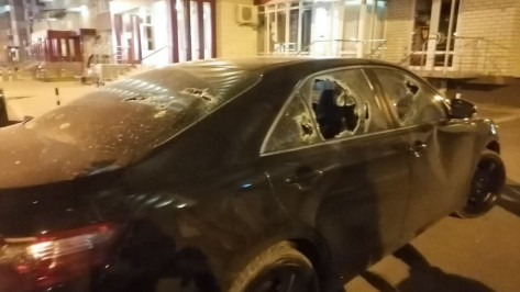 В Воронеже во дворе жилого комплекса устроили поножовщину со стрельбой