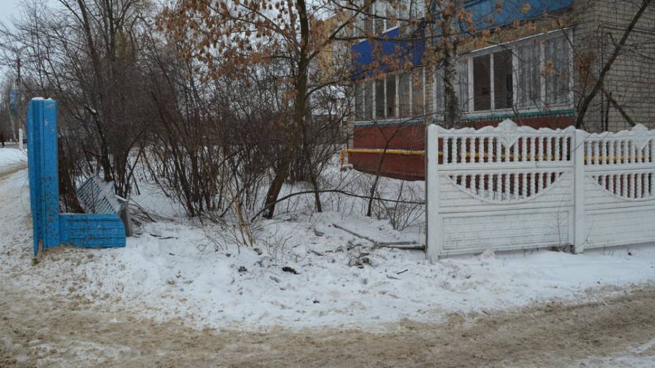 Под Воронежем жильцы дома задержали пьяного водителя на месте аварии