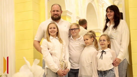 «С рождением каждого ребенка счастья в семье становится больше»: во Дворце бракосочетания поздравили воронежских мам