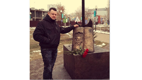 Экс-солист «Короля и Шута» посетил в Воронеже памятник Михаилу Горшеневу