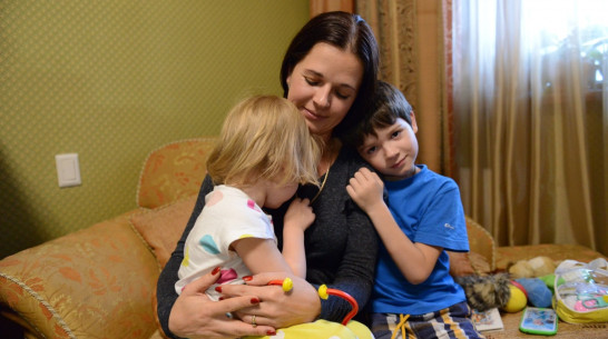 «Врачу надо было отчитаться». Почему воронежцы отказываются от вакцинации детей