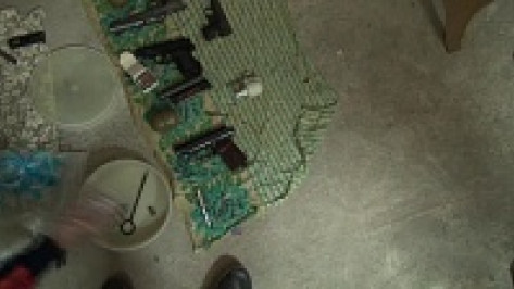 Полицейские нашли в доме воронежца 2 гранаты и 4 пистолета