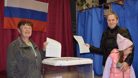 Семья переселенцев из Узбекистана впервые проголосовала на выборах губернатора Воронежской области