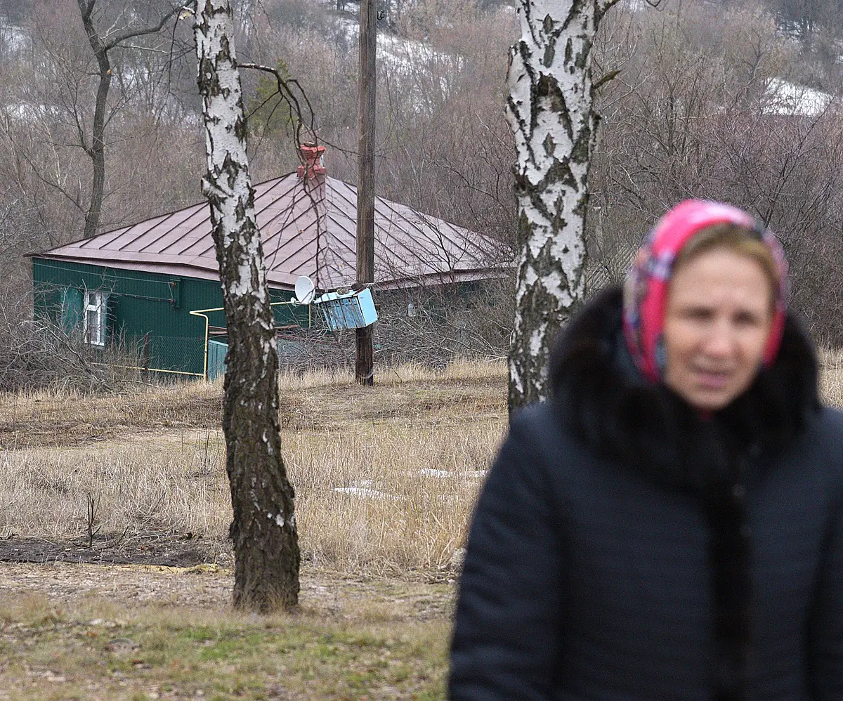 Так легче». Жительница Белгорода вернулась в воронежское село ради могилы  брата-афганца