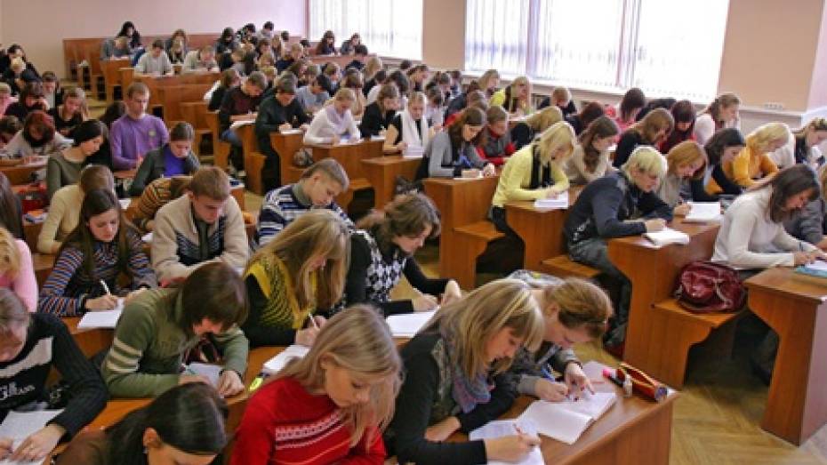 В Воронеже председатель вузовского профсоюза подозревается в хищении 3,8 миллионов рублей матпомощи для студентов