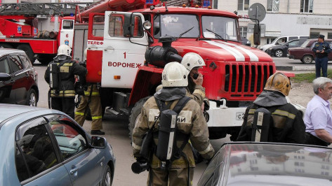 В Воронеже произошел пожар на рынке на улице 9 Января